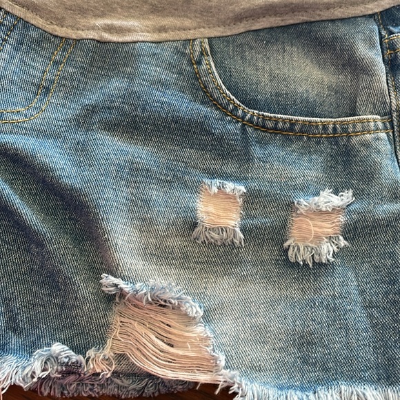 Maternity Denim Shorts Size Medium - Picture 4 of 7